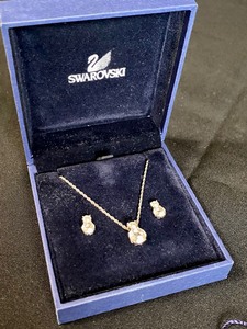 lot 306 image: Swarovski Brilliance Necklace and Earrings Set