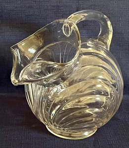 lot 30 image: Vintage Cambridge Caprice 80 Ounce Ice Lip Pitcher
