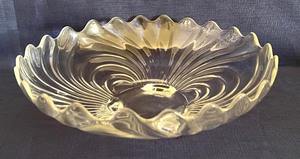 lot 31 image: Vintage Cambridge Caprice Three Toed Cambridge Gardenia Bowl