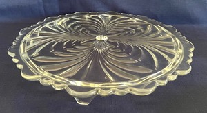 lot 153 image: Lovely Vintage Cambridge Caprice 13 Inch Footed Cake Platter