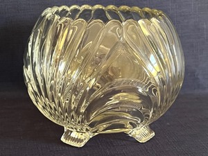 lot 151 image: Vintage Cambridge Footed Caprice Rose Bowl