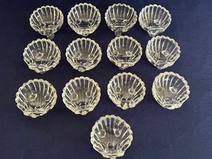 lot 170 image: 13 Vintage Cambridge Caprice Seashell Shaped Nut Dishes or Ashtrays