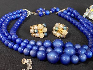 lot 300 image: Lovely Pieces of Costume Jewelry