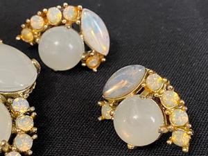 lot 301 image: Vintage Moonstone Style Costume Jewelry