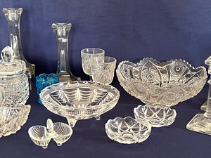 lot 168 image: Lovely Variety of Vintage Glassware