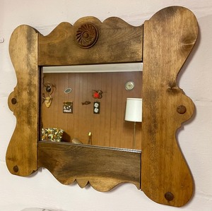 lot 124 image: Decorative Vintage Wood Framed Mirror