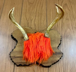 lot 140 image: Deer Antler Mount Decor