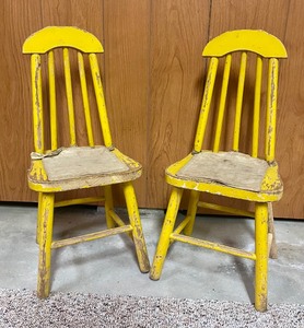 lot 148 image: Darling Vintage 1930s Childrens Table and Chairs Set