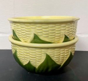 lot 279 image: Corny Grouping - Vintage Corn Themed Dishwater Items