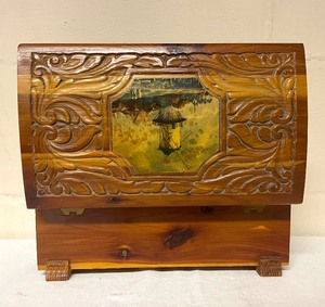 lot 292 image: Vintage Amber Handkerchief Vase and Carved Wooden Dresser Box