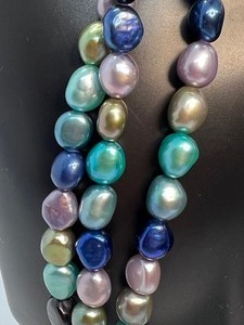 lot 44 image: Gorgeous Triple Strand Turquoise & Blue Dyed Freshwater Pearl Necklace