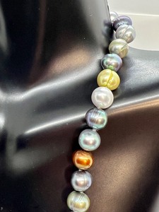 lot 48 image: Beautiful Dyed Freshwater Pearl Necklace