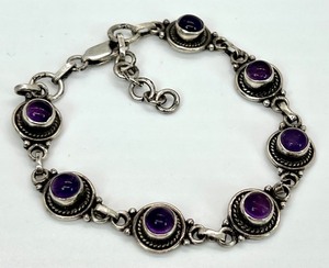lot 35 image: Vintage Sterling and Purple Cabochon Bracelet