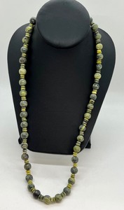 lot 119 image: Lovely Serpentine Beaded Necklace (Peru)