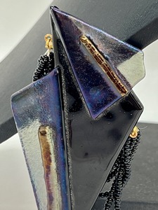 lot 122 image: Artisan Art Glass and Beaded Brooch