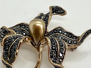 lot 108 image: KJL Kenneth Jay Lane Black Pave Flower Rhinestone Brooch