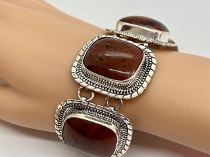 lot 95 image: Gorgeous Sterling and Agate Bracelet