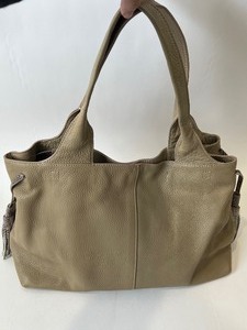 lot 62 image: Large Tan Leather Gili Handbag