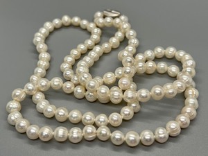 lot 141 image: Lovely Freshwater Pearl Necklace