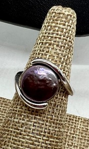 lot 188 image: Lovely Pearl and Sterling Ring