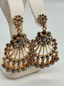 lot 176 image: Sparkling Joan Rivers Earrings