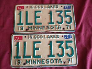 lot 11 image: (2) Vintage 1971 Minnesota License Plates