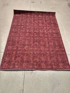 lot 16 image: Nice Area Rug