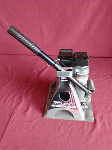 lot 22 image: Powerbuilt Unijack