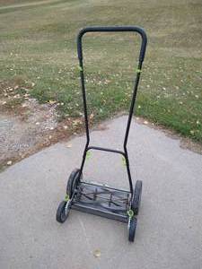 lot 35 image: Earthwise 16 Mower