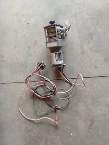 lot 38 image: 3000lb Electric Winch