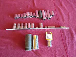 lot 51 image: Large Socket Lot