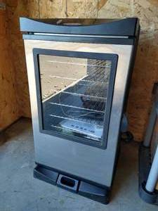 lot 54 image: Masterbuilt Smoker