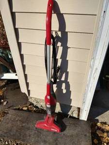 lot 67 image: Dirt Devil Stick Vacuum