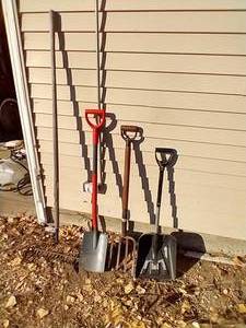lot 69 image: Yard Tools Lot