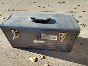 lot 87 image: Metal Toolbox & Tools