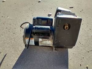 lot 88 image: Small Motor From Air Compressor
