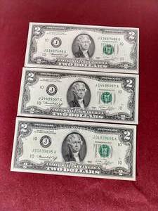 lot 98 image: (3) $2 Bills