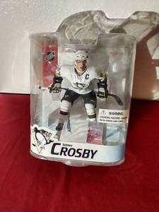 lot 104 image: Sidney Crosby McFarlane Figurine