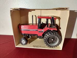 lot 107 image: Ertl Die-Cast International 5088 Tractor - 116 Scale