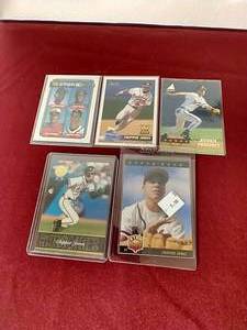 lot 118 image: (5) Chipper Jones Rookies