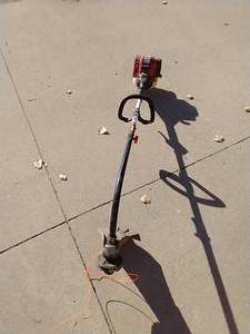 lot 204 image: Craftsman 4-Cycle Weedwacker