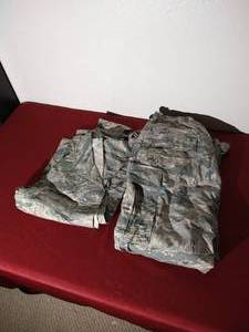 lot 180 image: Military Camo BDUs in Good Condition