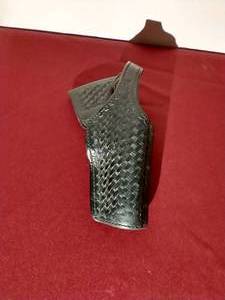 lot 188 image: Bianchi Sig Sauer P226 Leather Holster