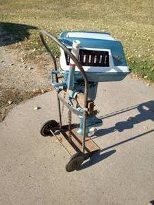 lot 193 image: Vintage 1960 Evinrude 5-12 HP Fisherman Outboard Motor
