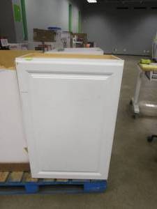 lot 66 image: HAMPTON BAY Shaker Satin White Stock Assembled Wall Kitchen Cabinet (24 in. x 36 in. x 12 in.) (BACK & SIDE CRACKED)