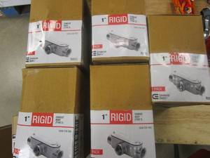 lot 100 image: COMMERCIAL ELECTRIC Rigid 1 in. Conduit Body Type T (10 Pack)
