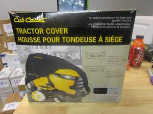 lot 112 image: CUB CADET Deluxe Lawn Tractor Cover (OPEN BOX)
