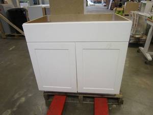 lot 172 image: HAMPTON BAY Cambridge White Plywood Shaker Assembled Sink Base Cabinet with False Drawer Front & Soft Close Doors (36x34.5x24.5 in.) (DOORS DO NOT ALIGN)