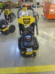 lot 197 image: DEWALT 3300 PSI 2.4 GPM Gas Cold Water Pressure Washer with HONDA GCV200 Engine (ENGINE IDLES SLOW)