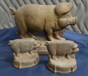 3 LITTLE PIGS (CAST IRON)